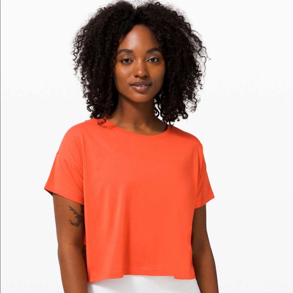 NWT Lululemon Cates Tee